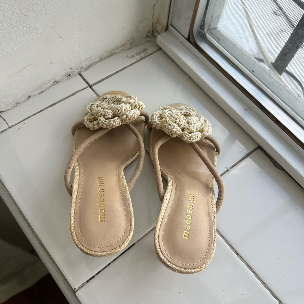 Madden Girl Bellamy Flower Strappy Mid-Heel Dress Sandals - Picture 3 of 4